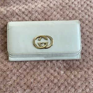White leather authentic Gucci wallet with gold Gucci emblem